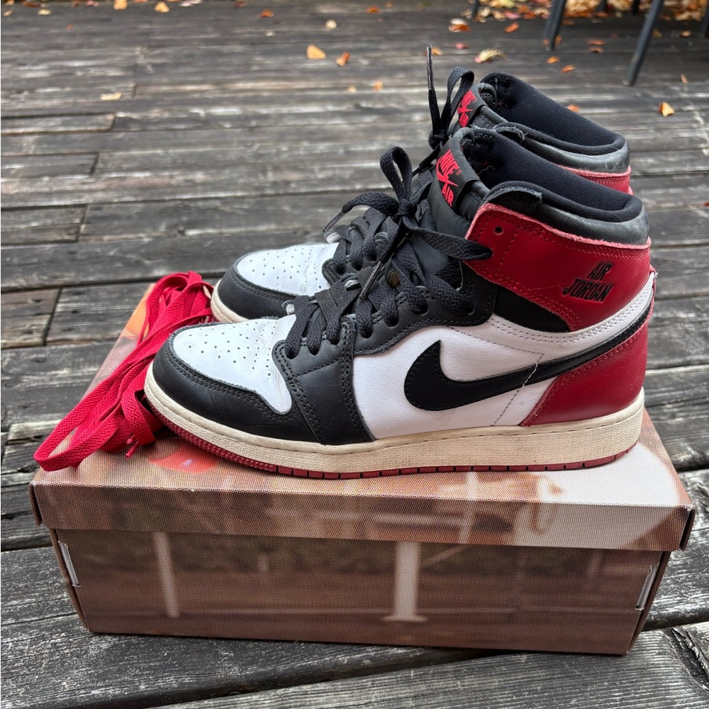 Nike - Air Jordan 1 Retro high OG GS; size 6Y